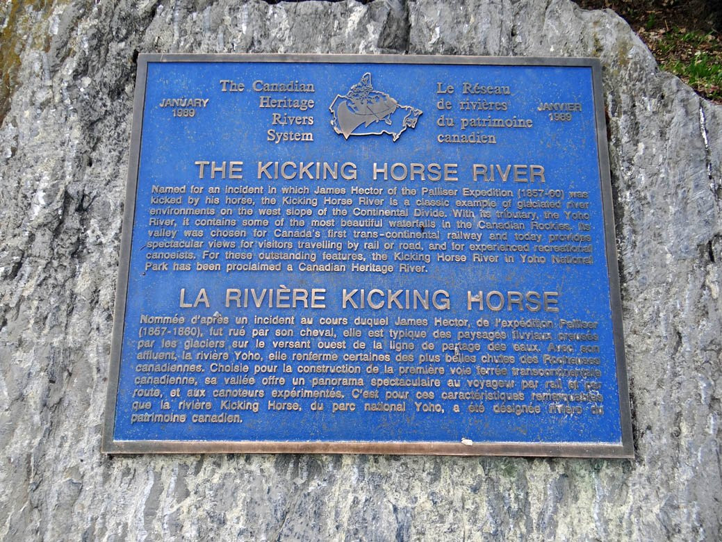 Kicking Horse River景点图片