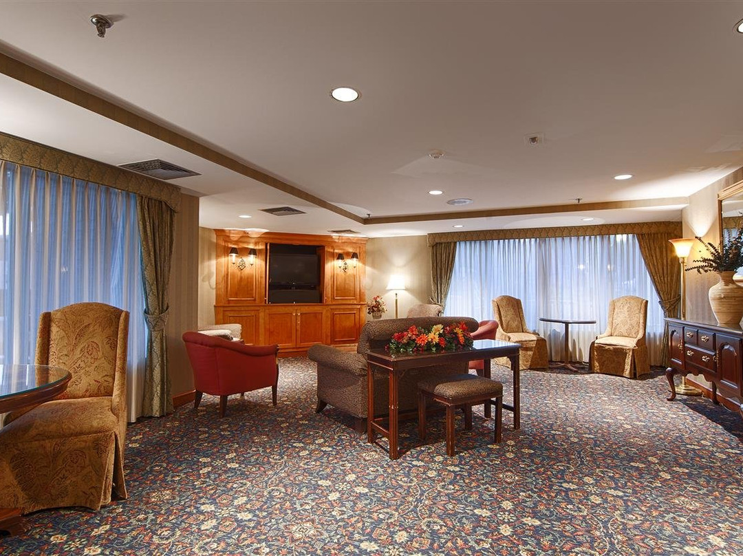 贝斯特韦斯特普勒斯切姆斯福德酒店主图