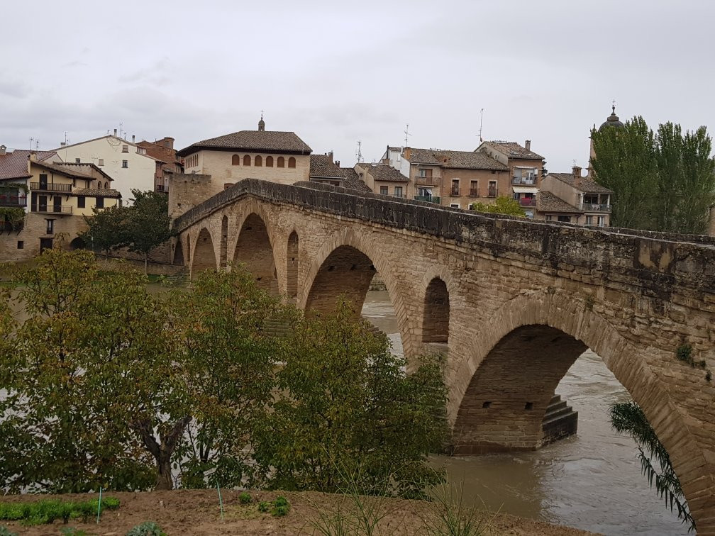 Puente Romanico-Puente la Reina必去景点