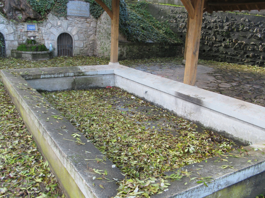 Lavoir de la Fontaine Lassault-Montfermeil必去景点