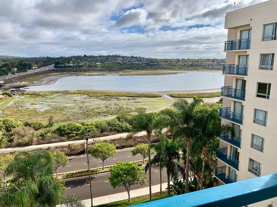 纽波特海滩万豪湾景酒店主图