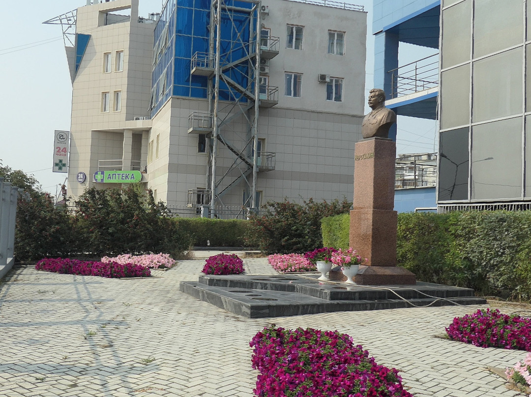 Stalin Monument-雅库茨克必去景点