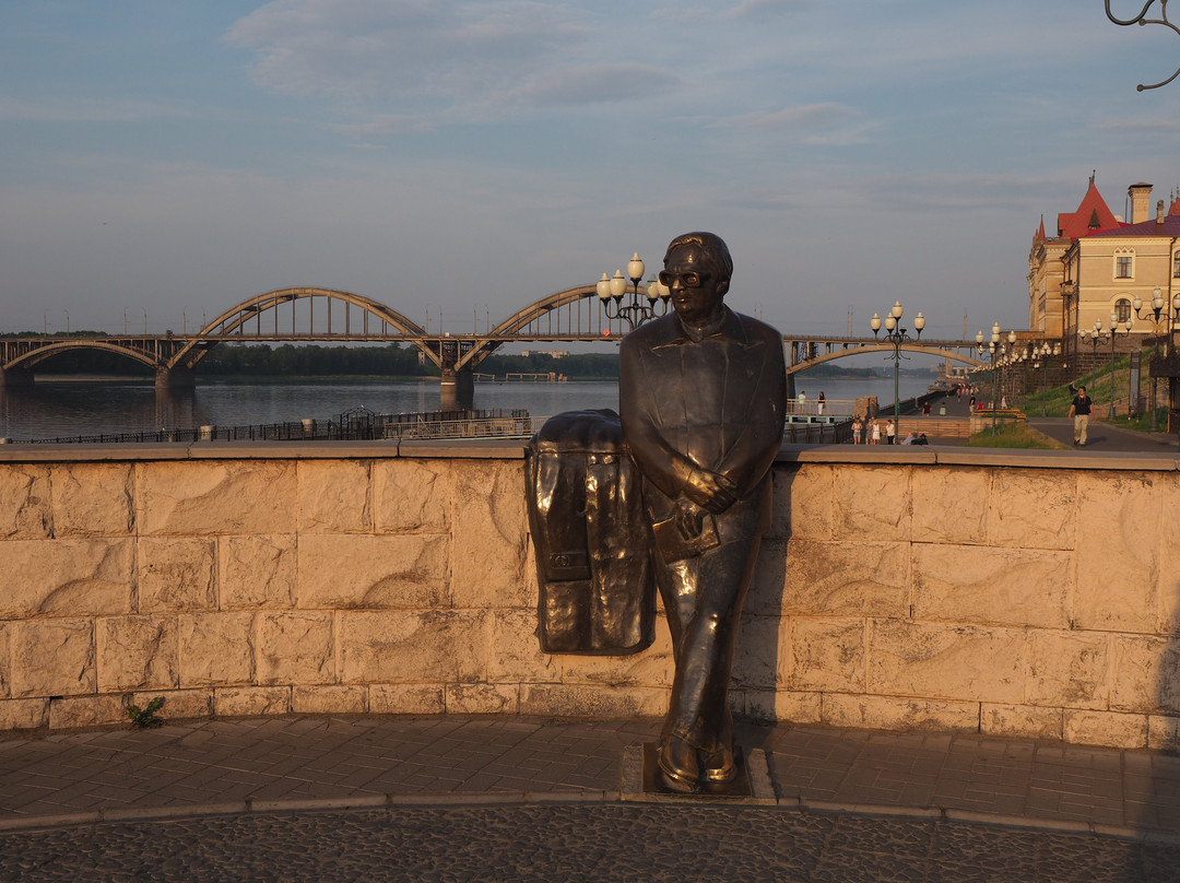 Monument to Lev Oshanin-Rybinsk必去景点