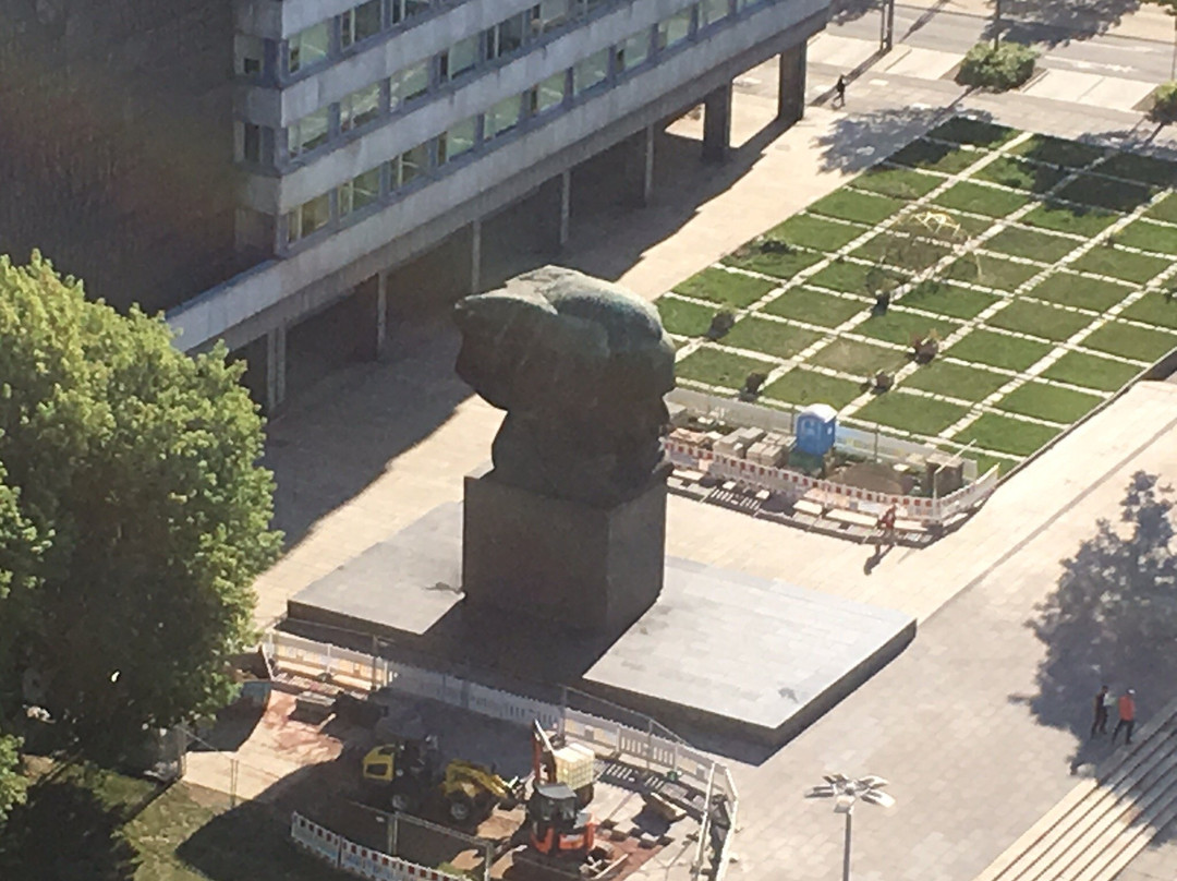 Karl-Marx-Monument-开姆尼斯必去景点