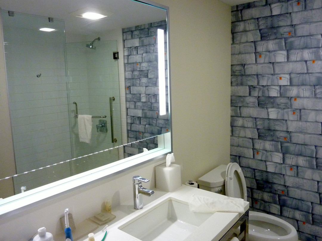 埃德蒙顿机场万丽酒店主图