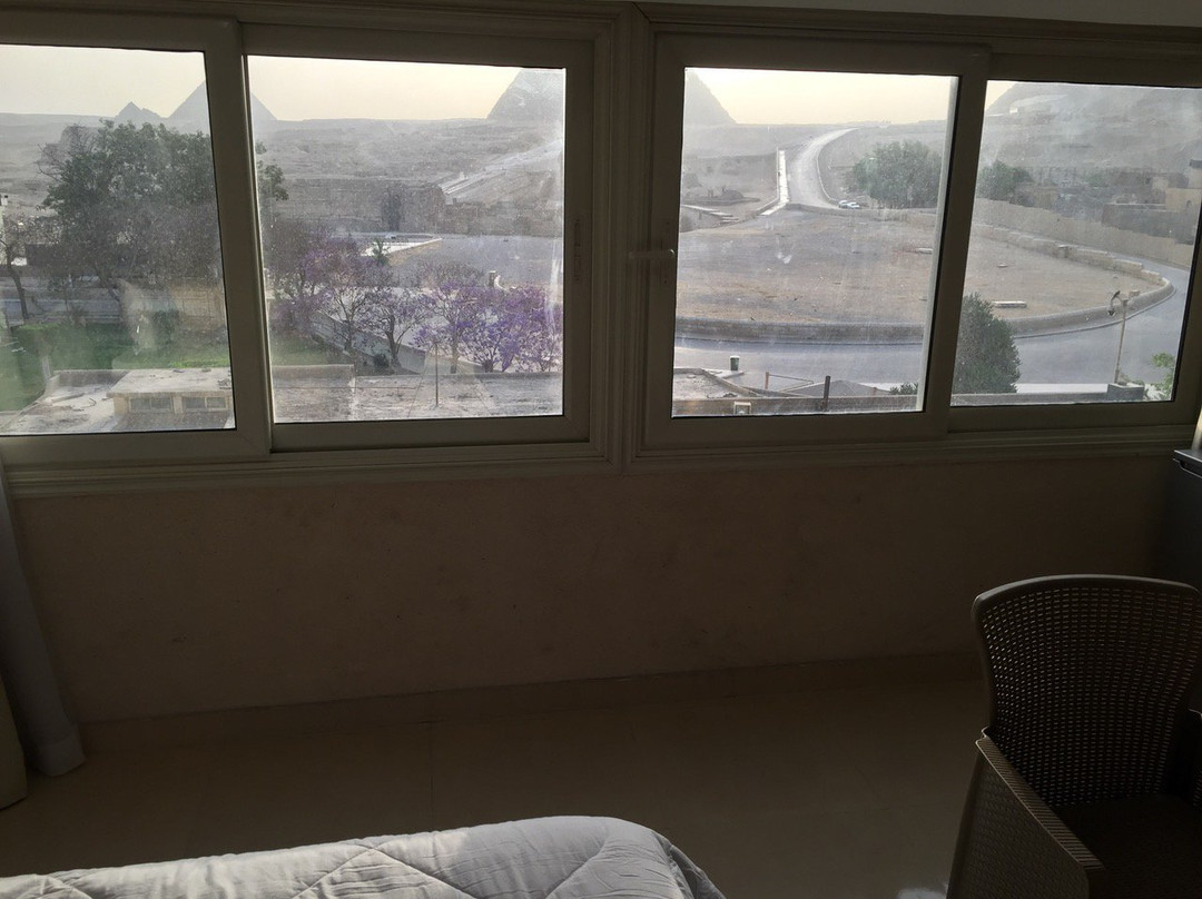 Egypt Pyramids Inn主图