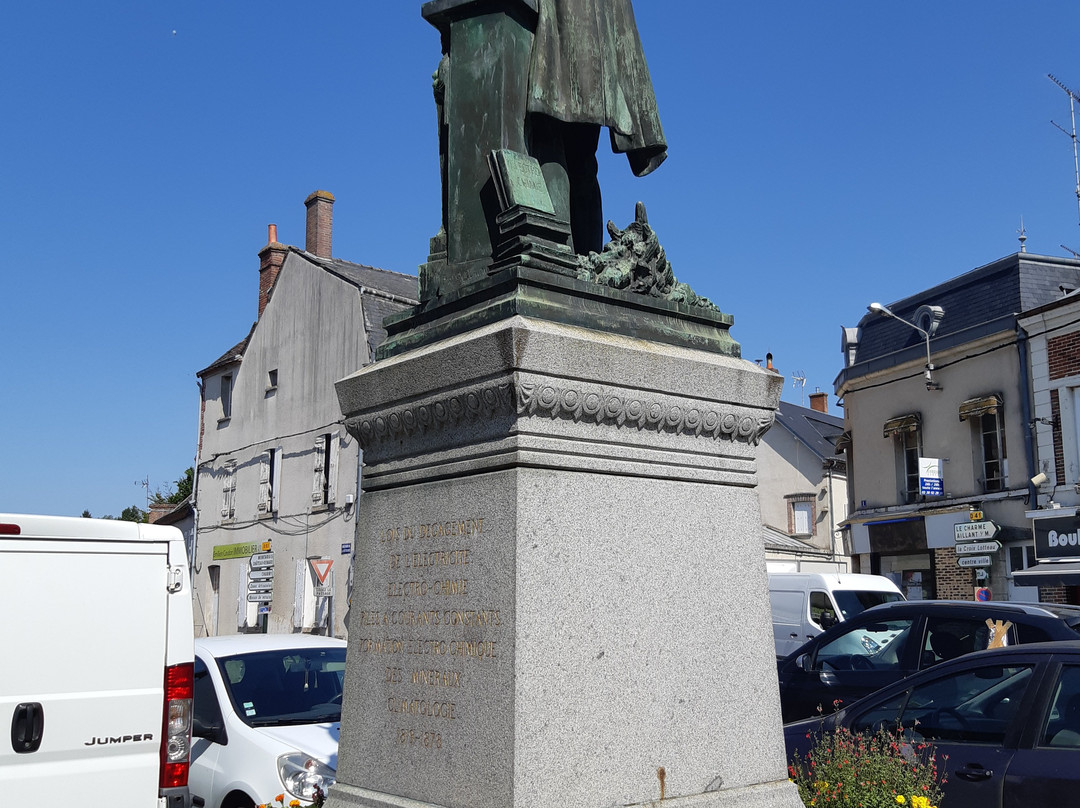 Monument à Antoine César Becquerel-Chatillon-Coligny必去景点