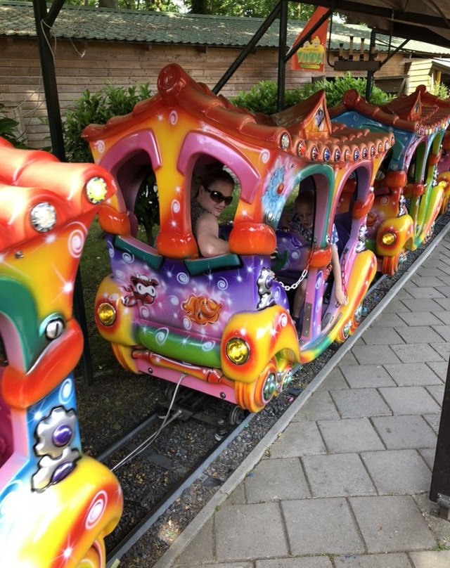 Amusementspark Tivoli-Berg en Dal必去景点