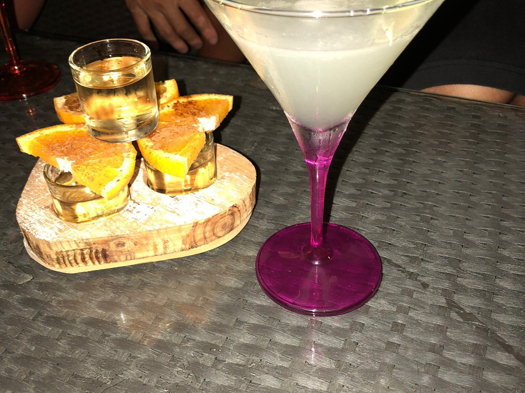 Basoa Cocktail Bar-Cala Llonga必去景点