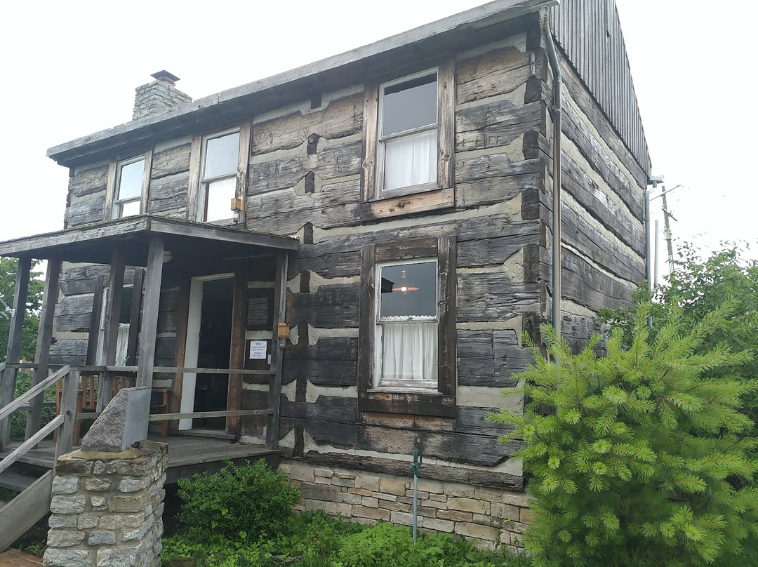 William Arnold Log House-Williamstown必去景点