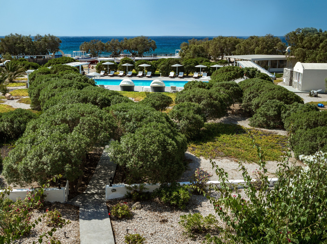 白色卡提吉斯海涛酒店主图