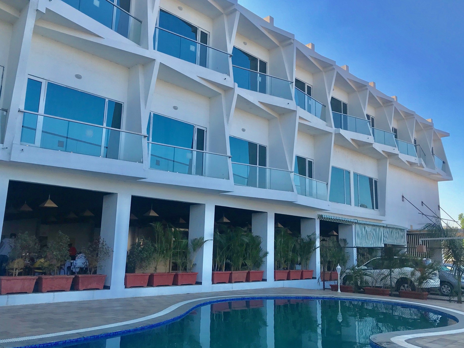 Viola Beacon Resort, Lonavala-泳池