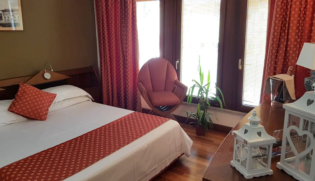 HR Hotel主图