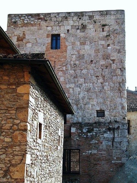 Largo Torre Bruciata-泰拉莫必去景点