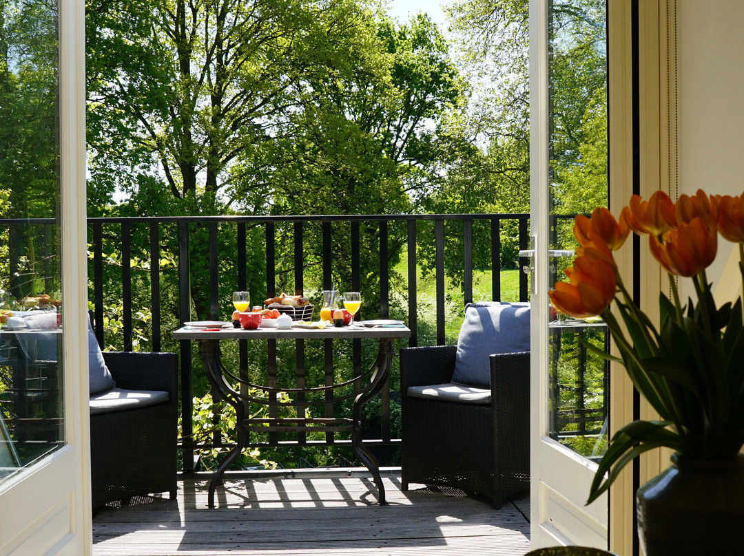 Room One-Twenty-One主图