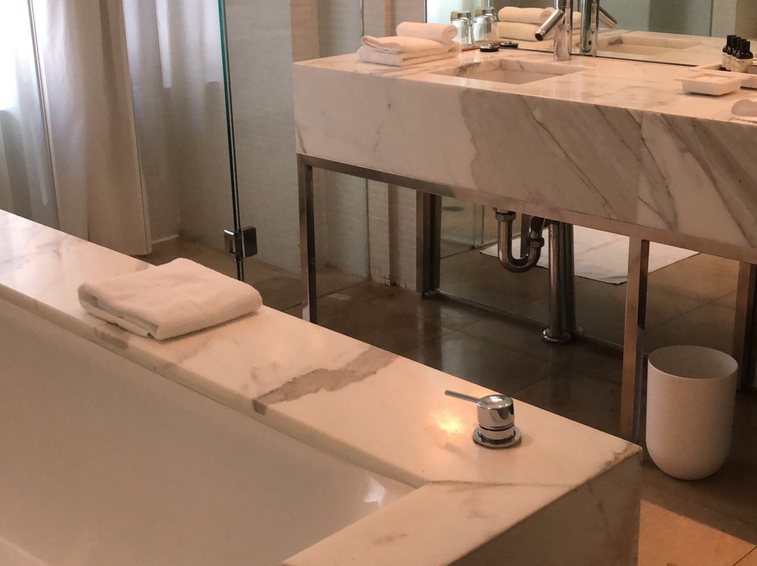 老字号酒店主图