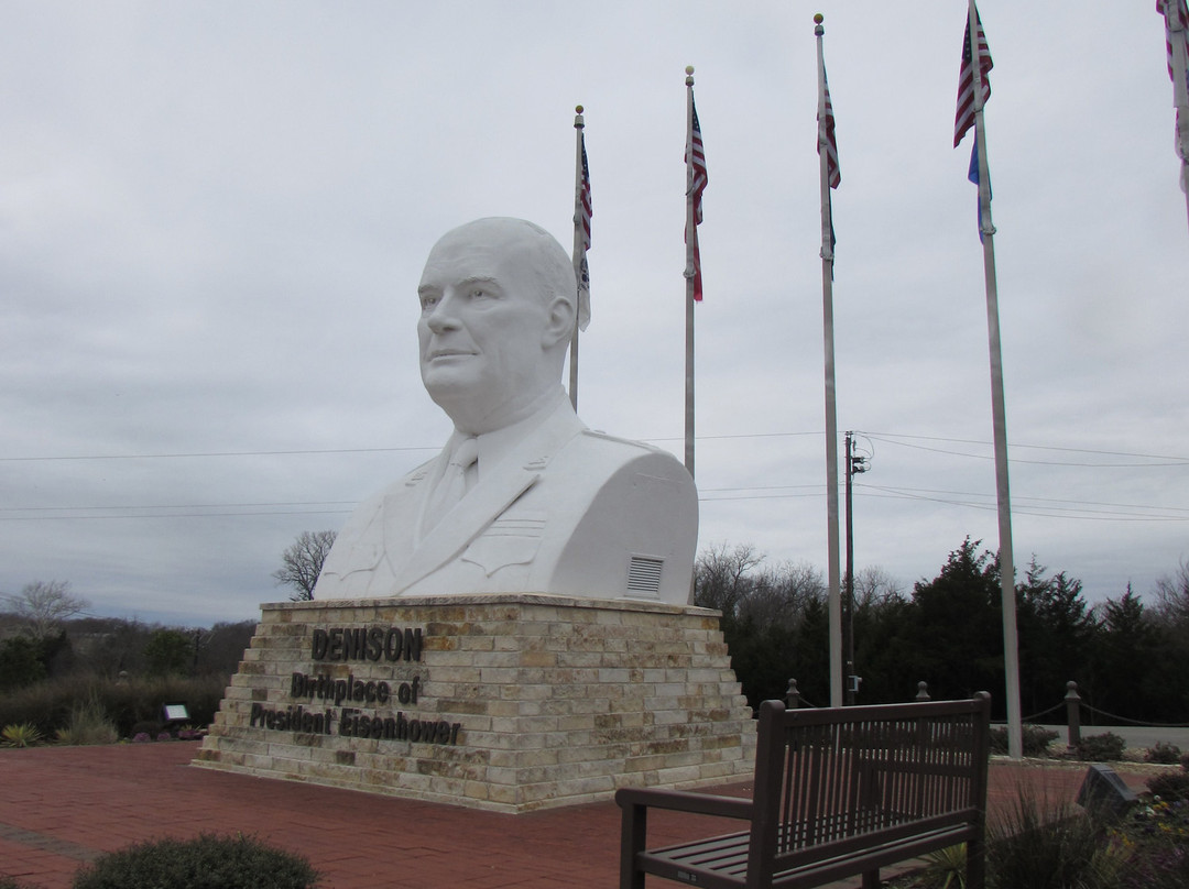 Eisenhower Veterans Monument-丹尼森必去景点