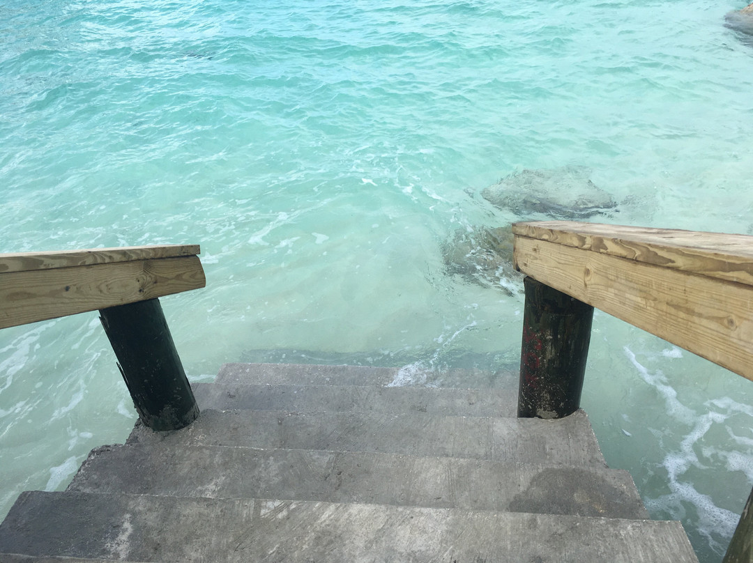 Compass Point Beach Resort主图