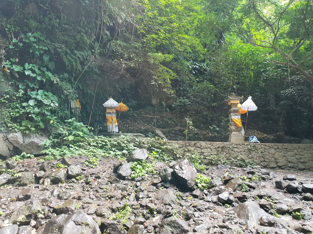 Yeh Mempeh Waterfall景点图片
