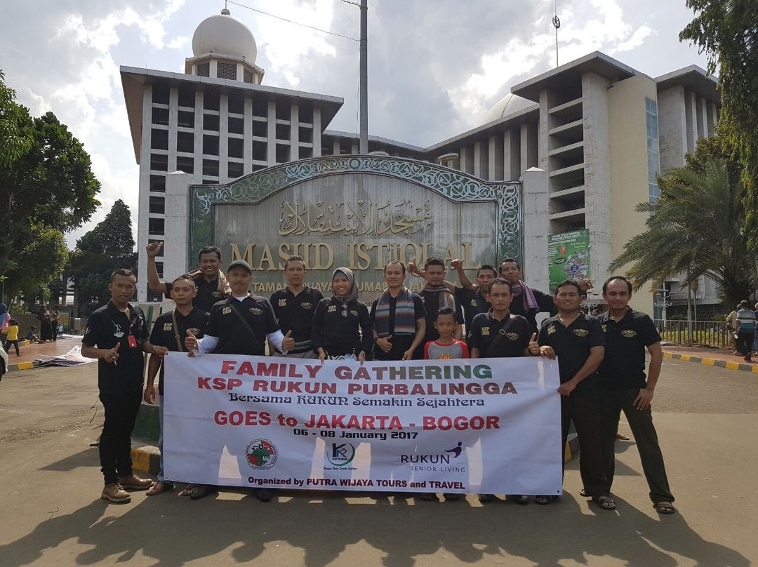 Putra Wijaya Tours & Travel-泗水必去景点