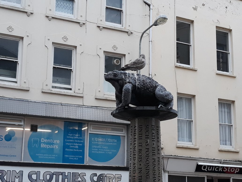 Statue of The Toad-St. Helier必去景点