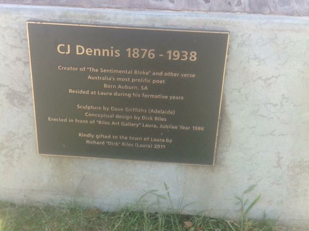 CJ Dennis Statue景点图片