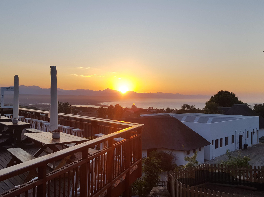 鲸歌酒店及水电主图