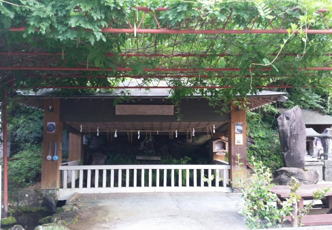 Kagamigaike Pond景点图片