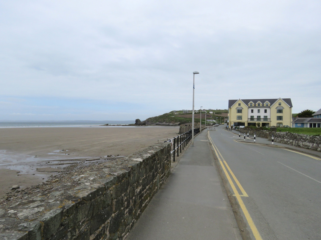 Broad Haven Beach景点图片