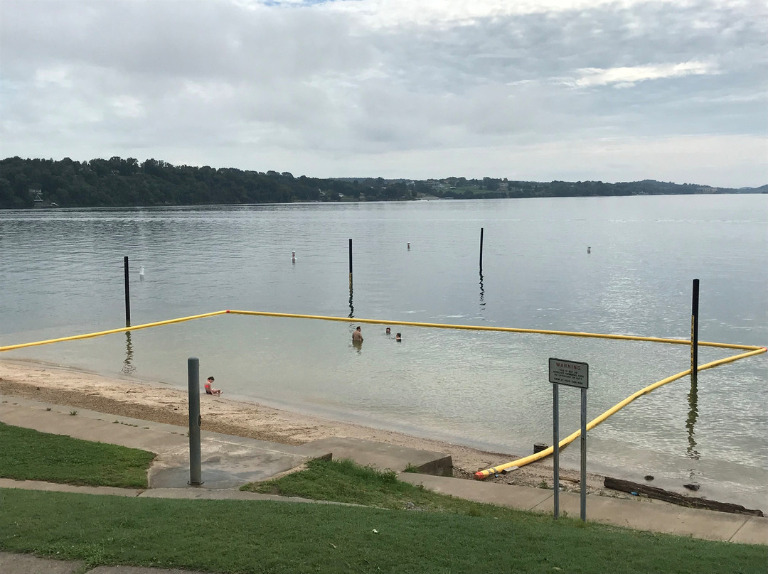 Douglas Headwater Public Swimming Beach-塞维尔维尔必去景点