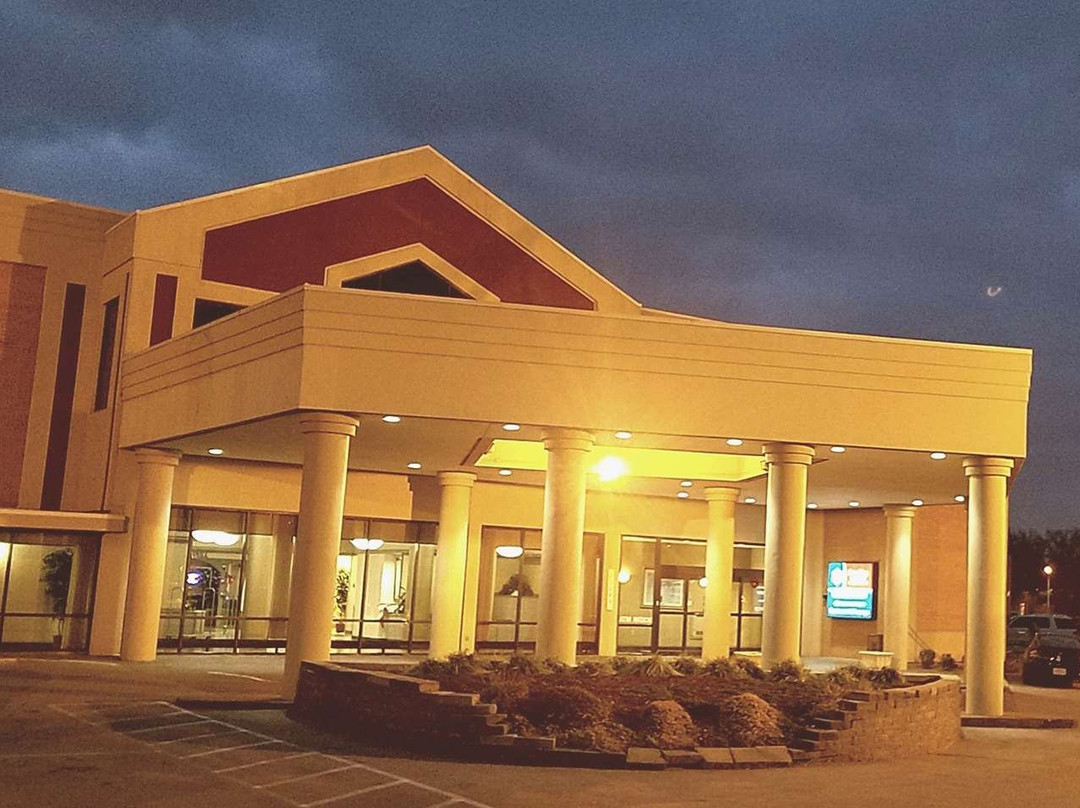 Ramada by Wyndham St. Louis Airport and Conference Center主图