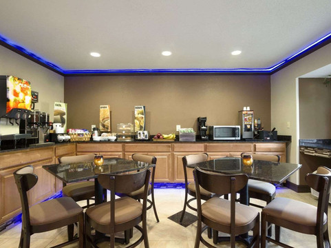 邓肯-斯帕坦堡麦客达套房酒店主图