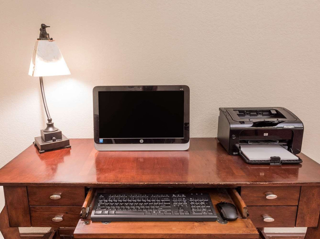 Seasons Inn & Suites  Highland主图