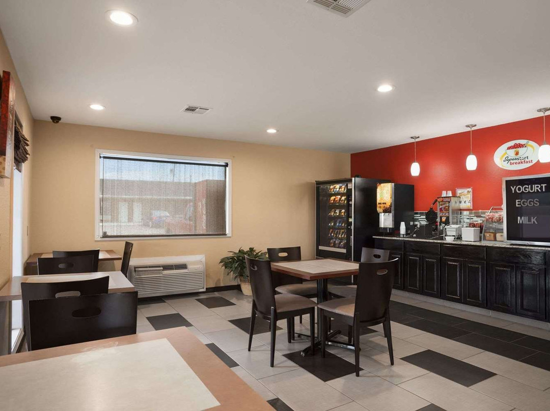 Super 8 by Wyndham Henryetta主图