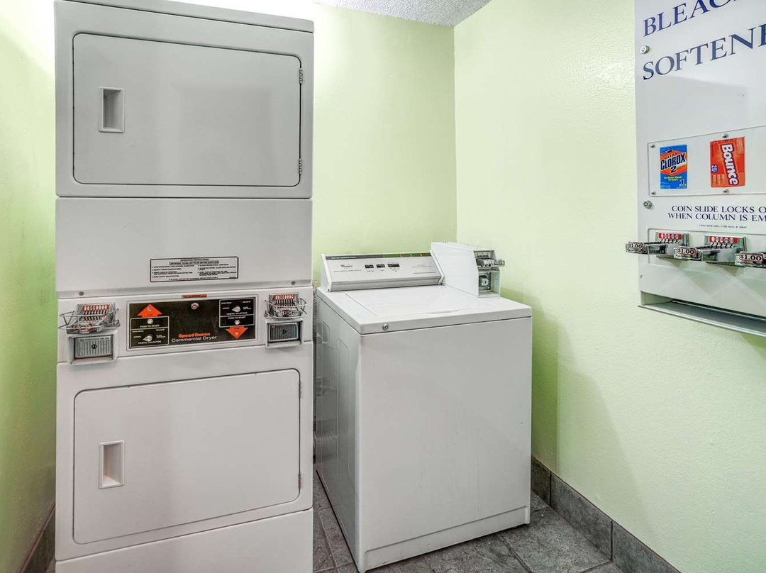 怀里卡速8酒店主图