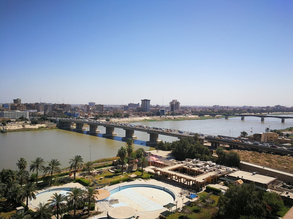 阿尔曼苏尔酒店主图