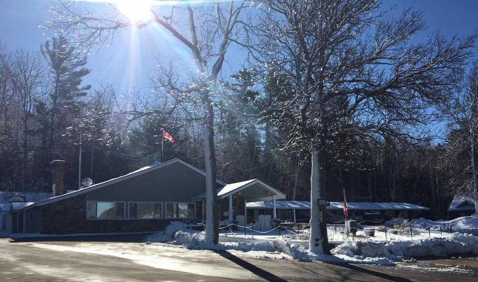 Ash Grove Inn Motel主图