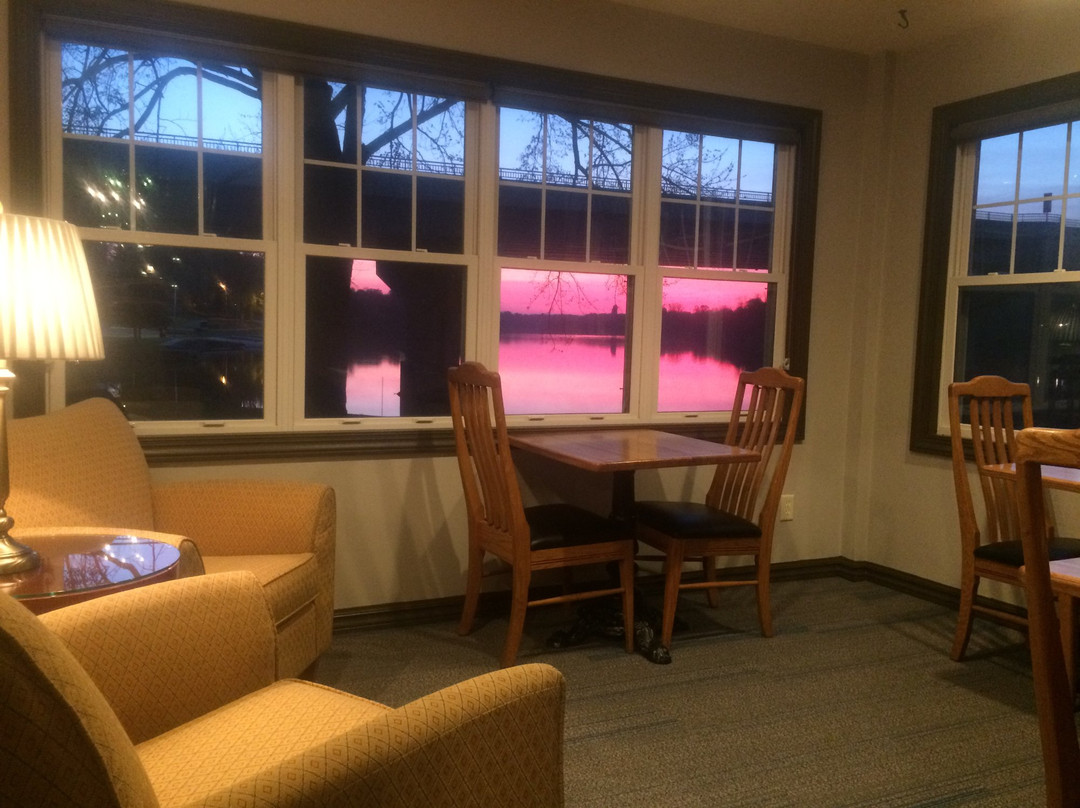 Greenleaf餐馆和美食-The River Coffee & Cream