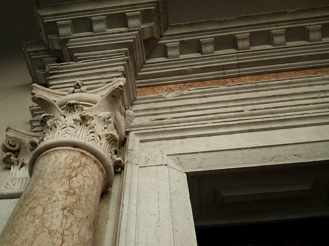 Palazzo Sarcinelli-科内利亚诺必去景点
