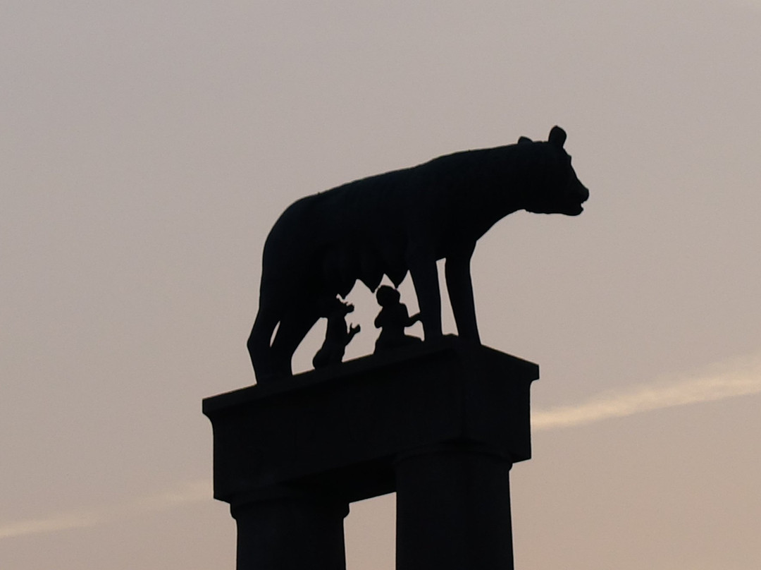 Monumento alla Lupa-皮亚琴察必去景点