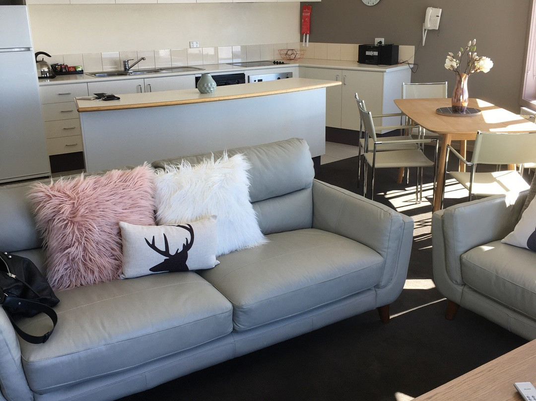 White Crystal Apartments主图