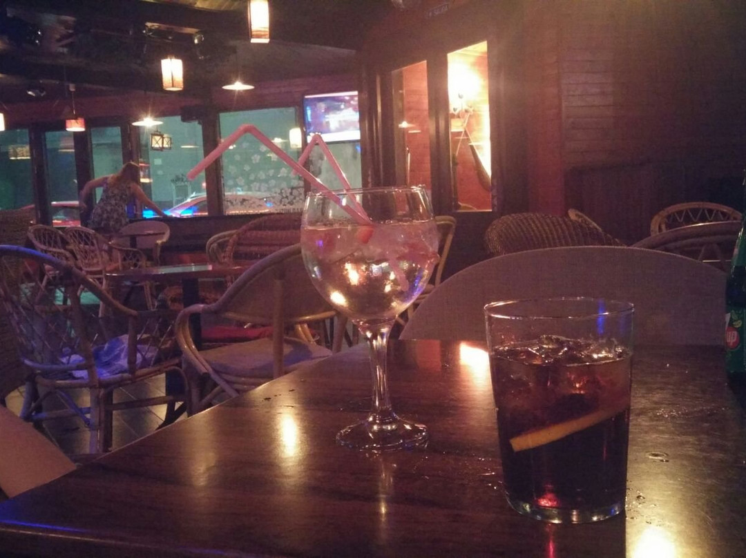 Tiki-Bar-甘迪亚海滩必去景点