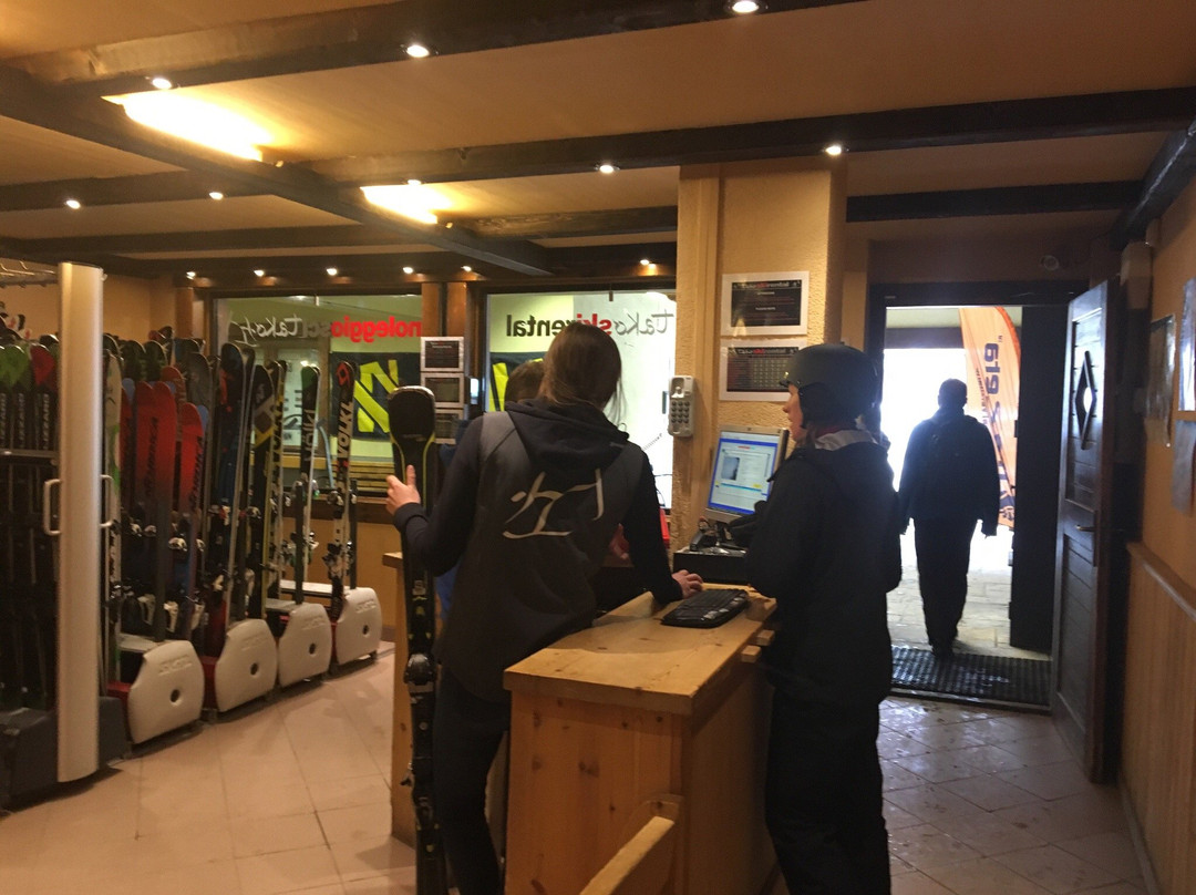 Tako Ski Rental景点图片