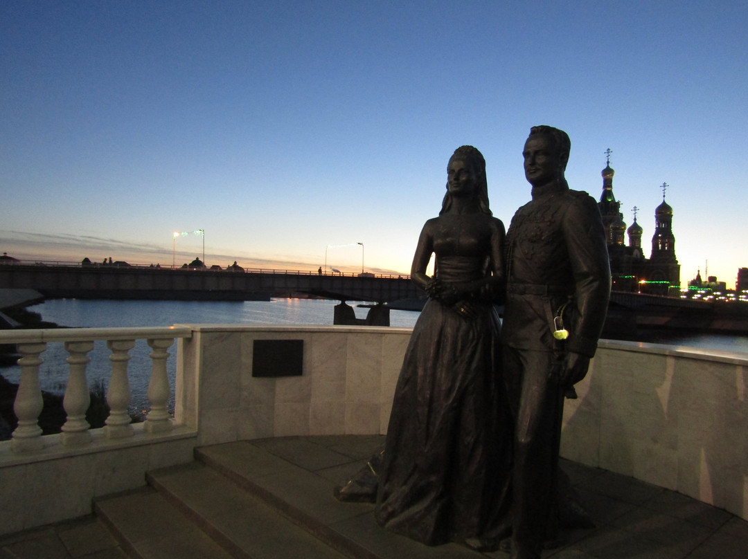 Monument to Honeymooners Grace Kelly and Rainier III-Yoshkar-Ola必去景点