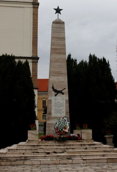 Monument to fallen soldiers