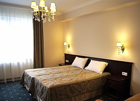 Okrzeja酒店住宿-Parisel Palace Hotel Restauracja Wesela Łuków