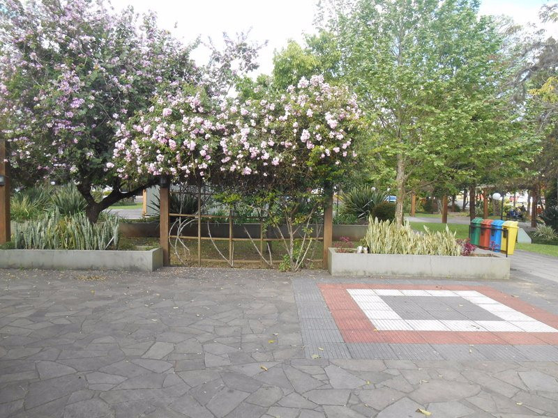 Praça Affonso Saul-Tres Coroas必去景点