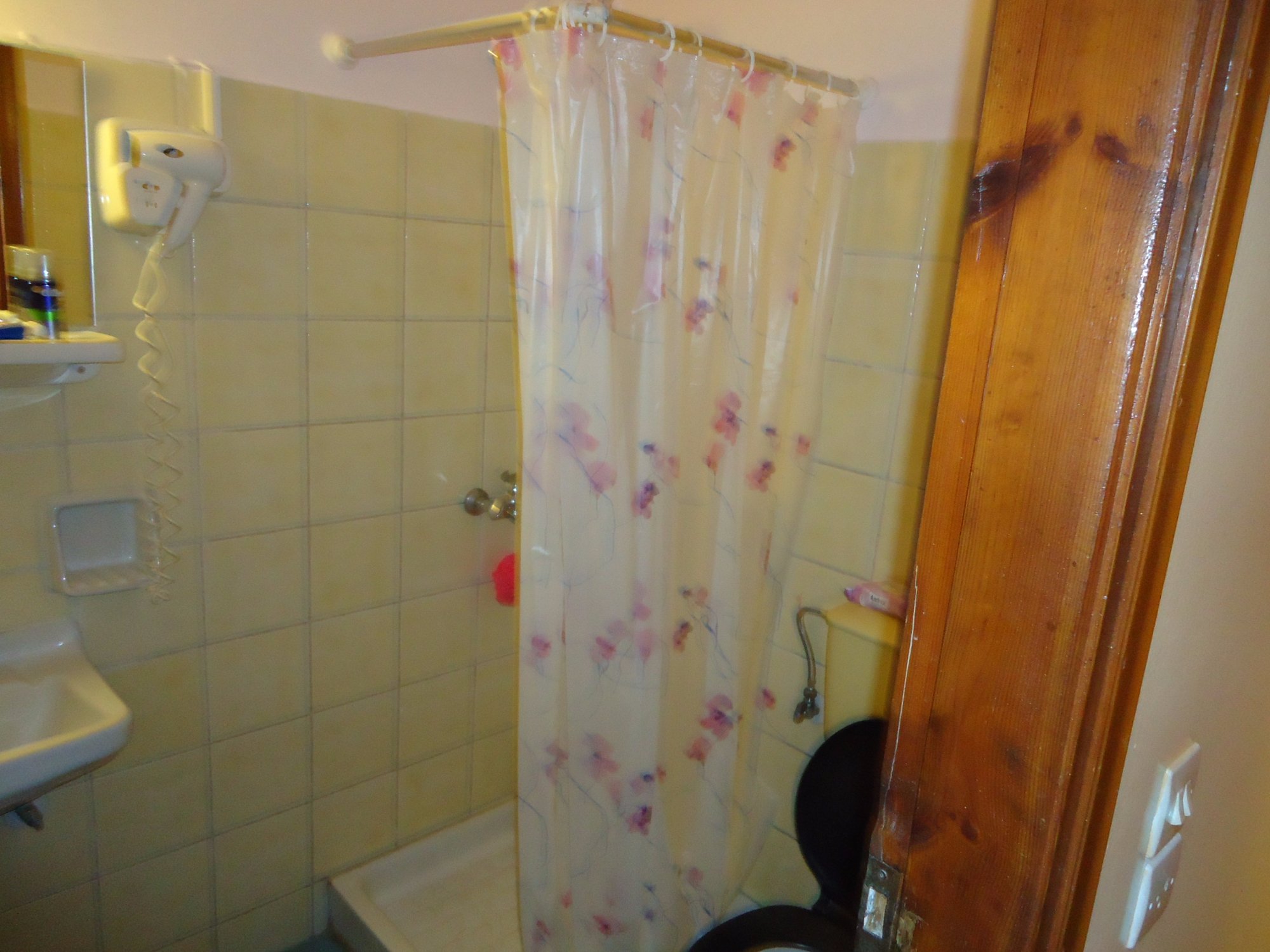 Aggelos Family Hotel-浴室