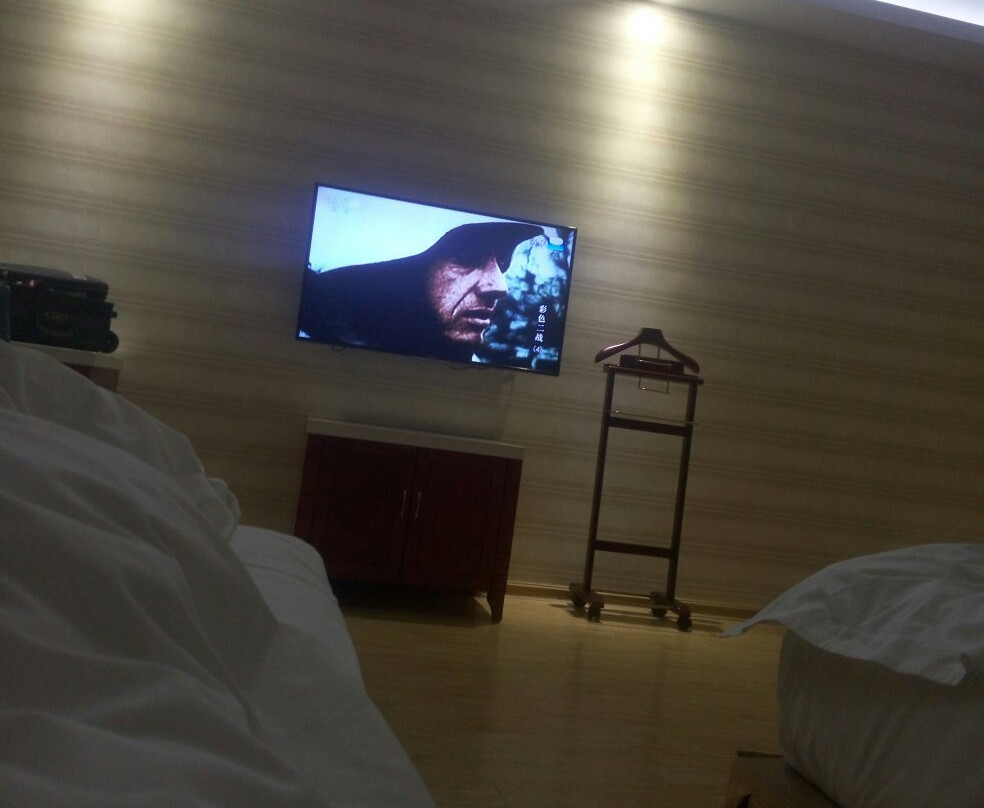 湛江八方君悦酒店(金沙湾鹰展假日广场店)主图