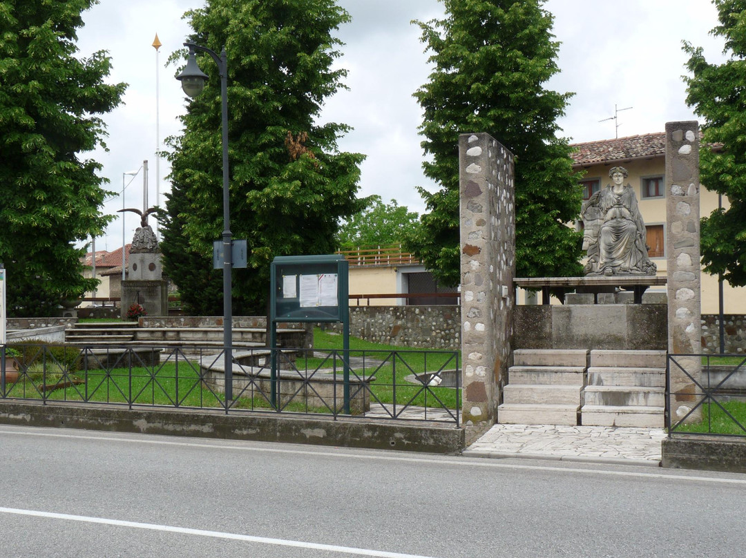 Piazza del Trattato景点图片